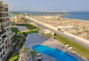 Beach Front Escape has Balcony rooms