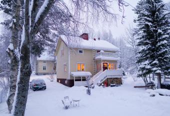 Perfect location - fabulous Arctic Garden Villa allows 18 year olds to book a room