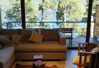 Pe  on de Arelauquen, departamento sobre el Lago. has Balcony rooms