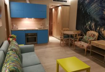 Color Sea Sunny Beach Center allows 18 year olds to book a room