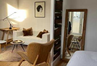 Appart POP 1 allows 18 year olds to book a room