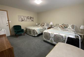NEWCASTLE COUNTRY INN allows 18 year olds to book a room
