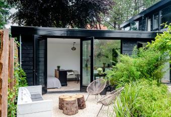 #1Leafy Place has Balcony rooms