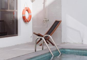 Villa Number 4 has rooms with a private hot tub