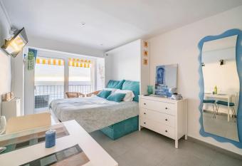 Loft beach blue allows 18 year olds to book a room