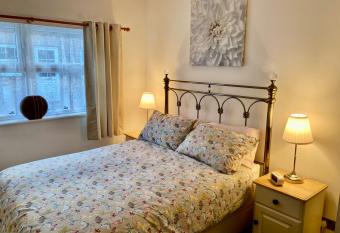 Modern 2 Bedroom Ground Floor Apartment with Parking Ripon City Centre has Balcony rooms