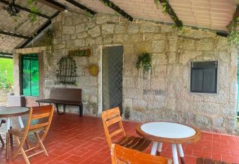 Caba  a para familia o amigos allows 18 year olds to book a room