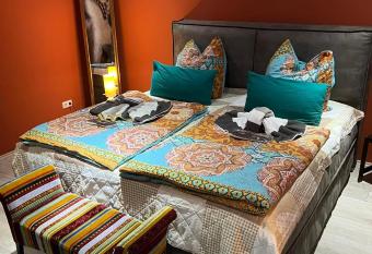 Luxury Gem  tliche WOHNUNG in Eigelstein K  ln has Balcony rooms