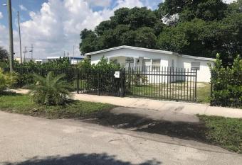 Pleasant rooms and beds in the house with parking, backyard and laundry allows 18 year olds to book a room