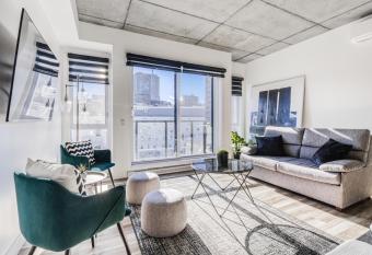 The Caiman 907- Perfect for 6-8 people allows 18 year olds to book a room