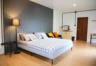 SLEEP SLEEP SUANPHAK allows 18 year olds to book a room