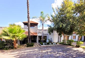 Solo Gracia Guesthouse has rooms with a private hot tub