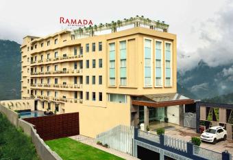 Ramada by Wyndham Katra Station Road has Smoking rooms
