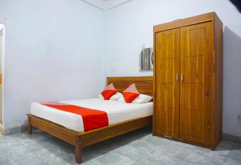 OYO 91456 Anggrek Homes Makassar allows 18 year olds to book a room