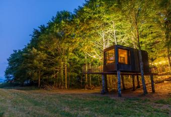 Cabane perch  e La R  silience sur le plateau du Vercors allows 18 year olds to book a room