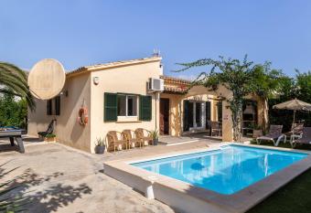 Oleanda has Balcony rooms