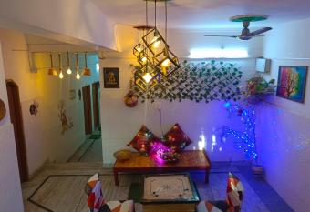 Hotel Shiv Palace allows 18 year olds to book a room