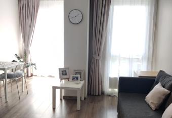 Cozy Apartment Fabijoniskes allows 18 year olds to book a room