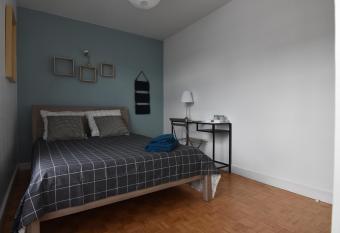 chambre priv  e au pied de la basilique has Balcony rooms