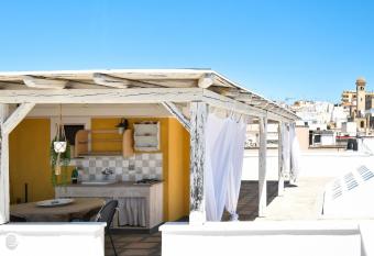 Les Maisons La Mansardina by Rentbeat has Balcony rooms