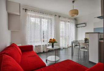 Claire - Sweet Dreams in Florence allows 18 year olds to book a room