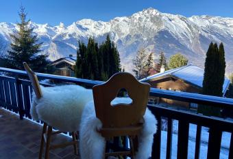 Chalet Belle Poncke has Balcony rooms