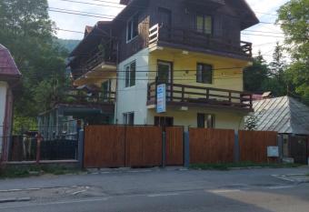 Pensiune Casa Barcaru has Balcony rooms