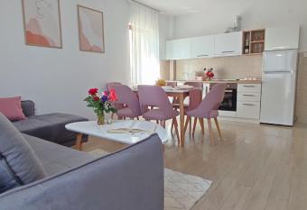 Forest Apartments has Balcony rooms