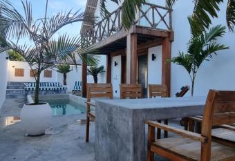 Amani Villa has Balcony rooms