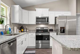 Pet-friendly, Heated Pool, Close to Everything 3 Bedroom Home allows 18 year olds to book a room