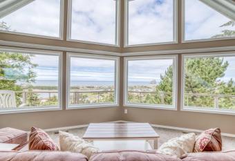 Pelican Villa has Balcony rooms