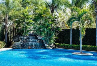 Beautiful Condo w/Jacuzzi tub ~ Steps to beach has Balcony rooms