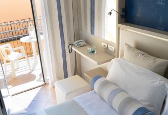 Hotel Vanni has Balcony rooms