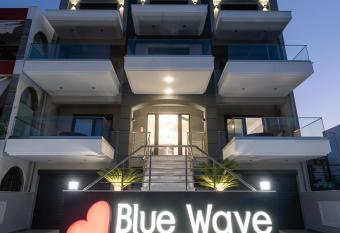 Blue Wave Luxury Suites has Balcony rooms