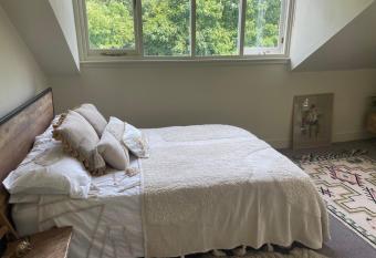 The Loft, Farnham, Surrey allows 18 year olds to book a room