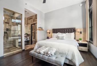 Good Hotels Downtown Denver has Balcony rooms