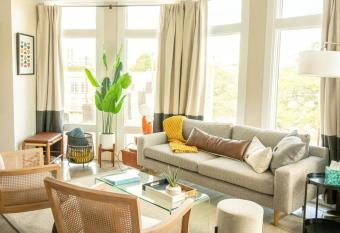 Downtown, contemporary, 2 bedroom, Roof Terrace! has Balcony rooms