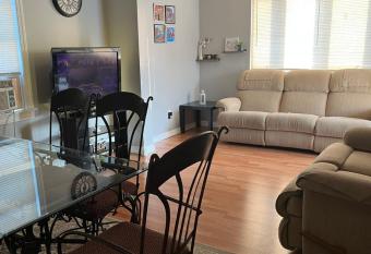 Lovely three Bedroom Apartment near Jersey city and Newyork has Balcony rooms