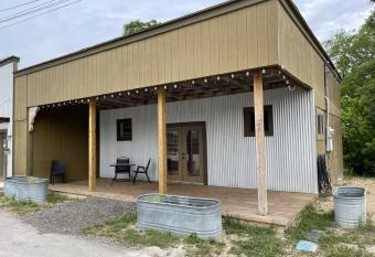 Trails End Retreat has Balcony rooms