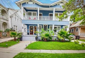 Luxury 1BD 1BA Close to Downtown has Balcony rooms