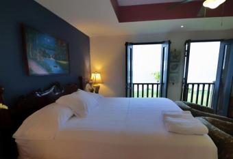 Suite San Juan 125 Gran Pacifica Resort has rooms with a private hot tub