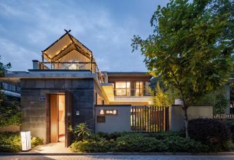                            Hello Kitty             has Balcony rooms