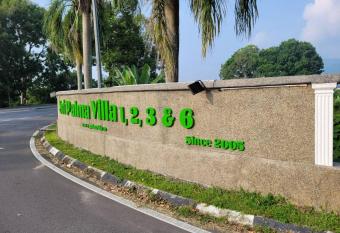 Chomey Homestay has Balcony rooms