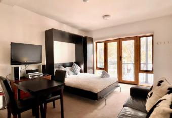 THE HANGAR, alpine-getaways allows 18 year olds to book a room