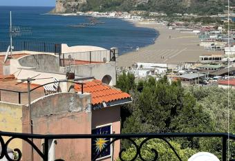 Casa Lom   a Capo Miseno. Paradiso Vista Mare has Balcony rooms