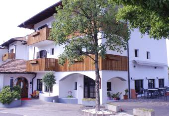 Zur M  hle has Balcony rooms
