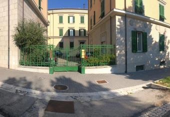 A casa di Noemi has Balcony rooms