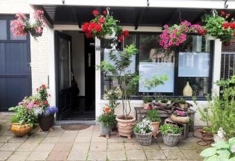 Bed and Breakfast Hans en Gridje allows 18 year olds to book a room