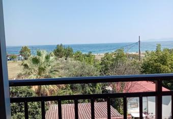 Old Hotel on the Beach Asprovalta has Balcony rooms