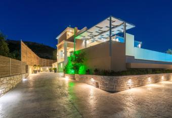 Romanza II Luxury Villa has Balcony rooms